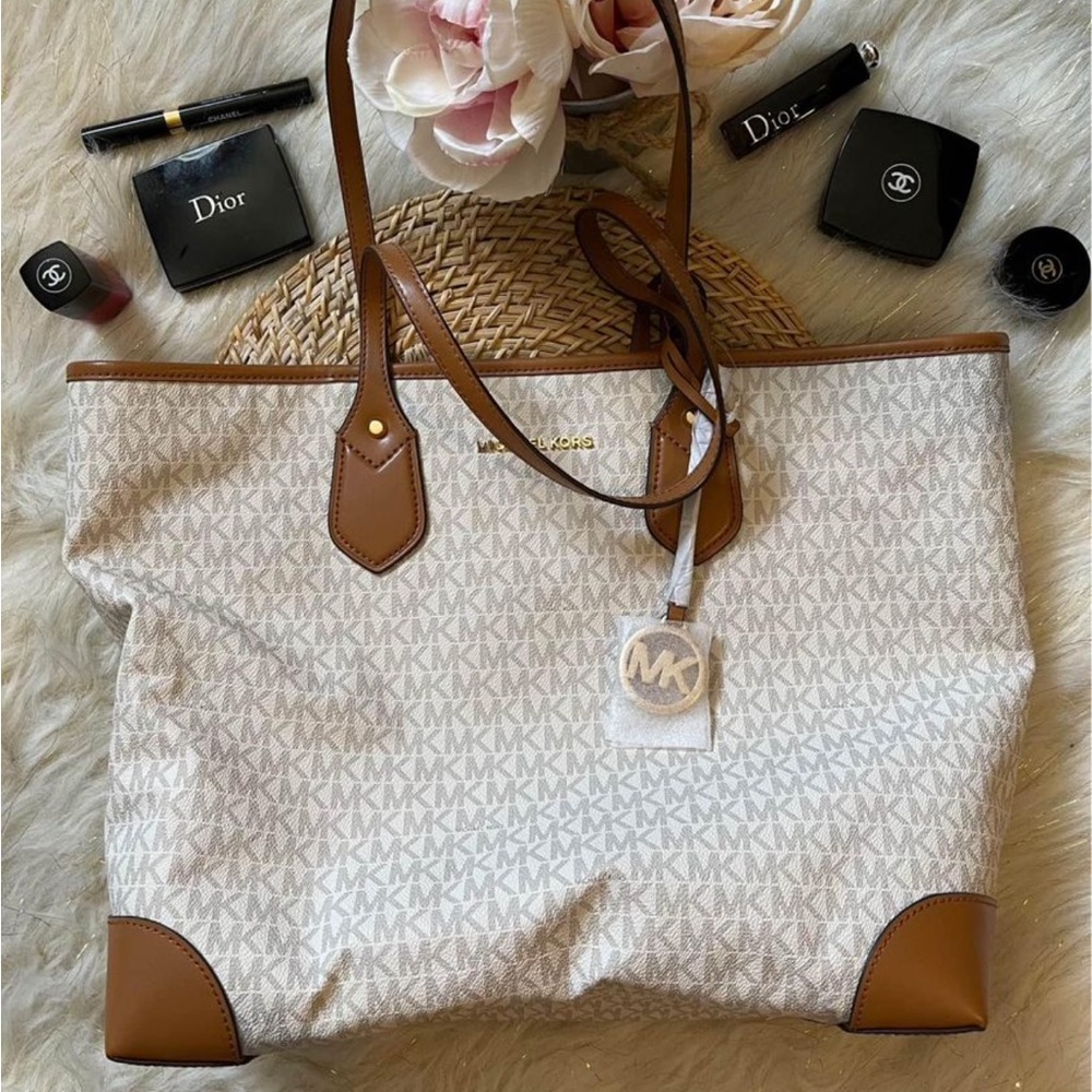 Michael Kors EVA large Shoulder bag Canvas with Leather Trim & Printed L…